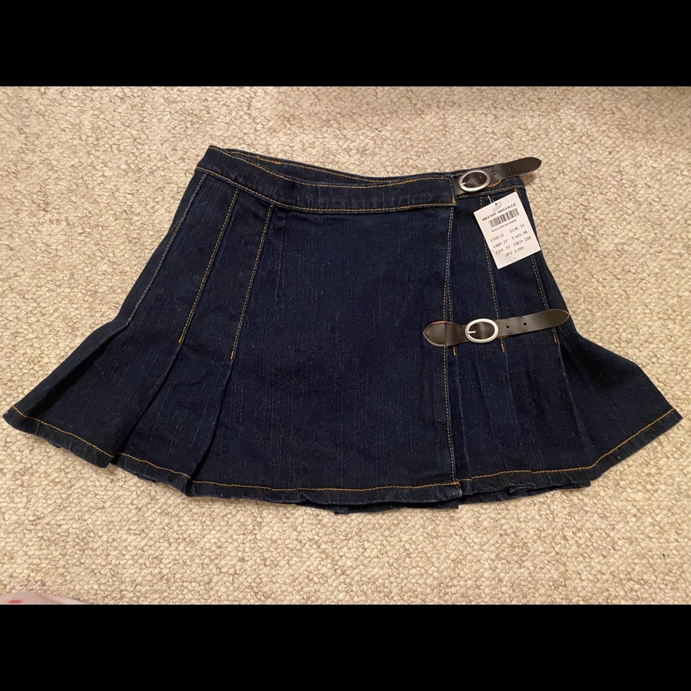 Brandy Melville ~BRAND NEW NEVER WORN PLEATED SKIRTS SIZE XS